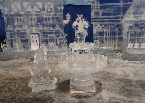 Ice-Sculpture-Gnome-and-Fountain-Zehnder's-Snowfest