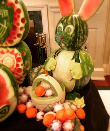 Fruit-Sculpture-Bunny-and-Basket